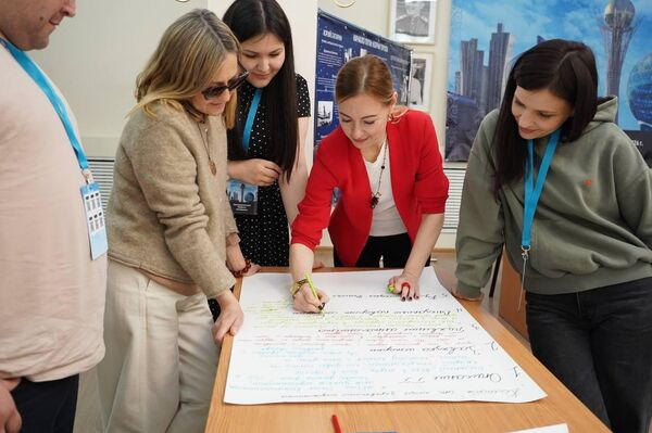 Региональная молодежная конференция российских соотечественников проходит в Астане