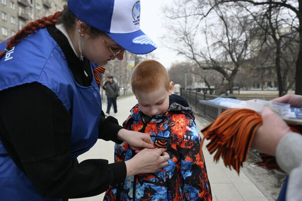 Дмитрий Киселев дал старт акции "Георгиевская ленточка"