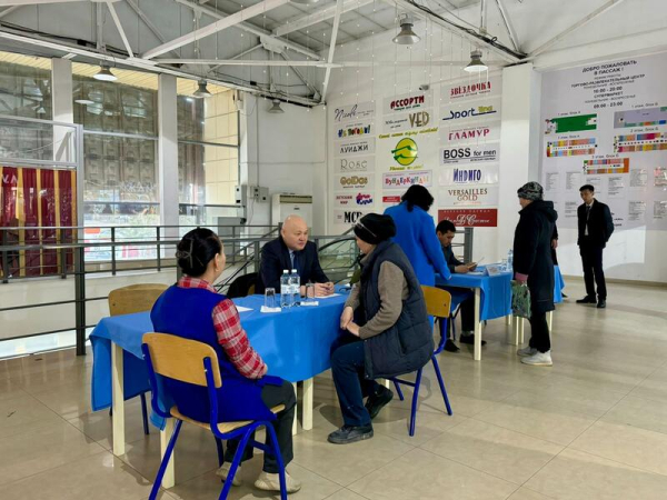 В городе Темиртау в торговом доме &laquo;Пассаж&raquo; прошла республиканская акция &laquo;Юридическая аптека&raquo;, в рамках которой жителям была оказана бесплатная правовая помощь.