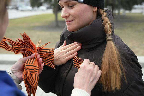 Дмитрий Киселев дал старт акции "Георгиевская ленточка"