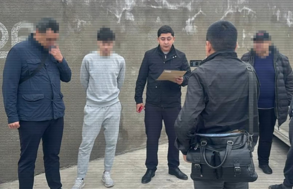 Десятки паспортов и оружие: громкое дело в Шымкенте