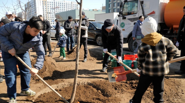 &laquo;Таза аула&raquo;: 40 тысяч человек вышли на уборку столицы