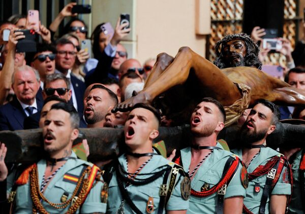 Ким Чен Ын в зоомагазине и "платье свободы": самые яркие кадры недели Ким Чен Ын в зоомагазине и "платье свободы": самые яркие кадры недели