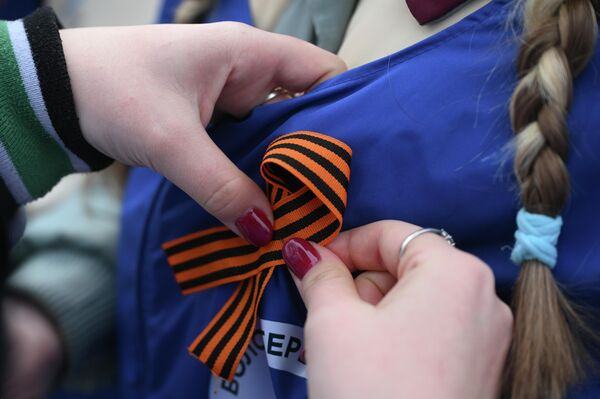 Дмитрий Киселев дал старт акции "Георгиевская ленточка"