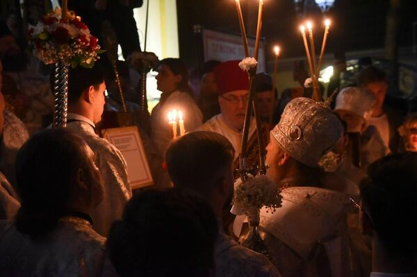 Пасхальная служба состоялась в Вознесенском соборе в Алматы