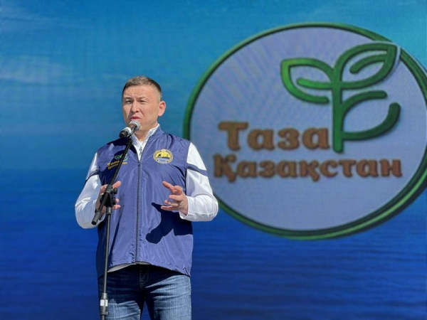 Балхаш отметил 89-летие масштабной экологической акцией