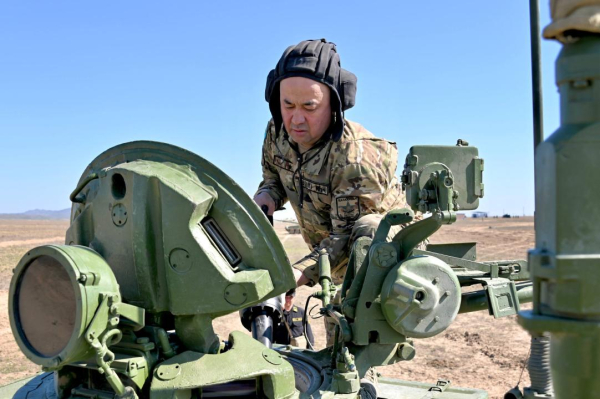 Выстрел с 1800 метров: главком продемонстрировал мастерство