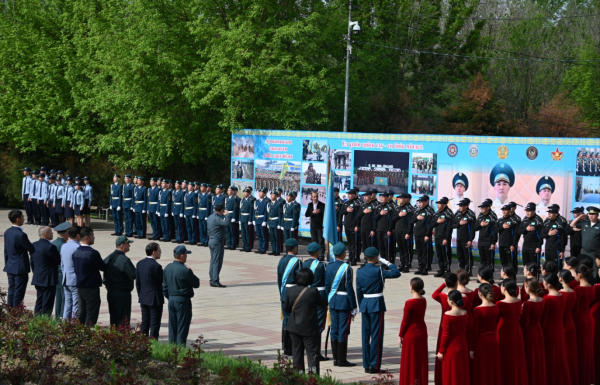 Шымкент проводил 27 новобранцев в престижные войска