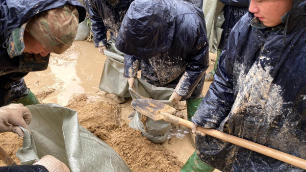 Нацгвардия МВД ликвидировала последствия непогоды в Жанаозене