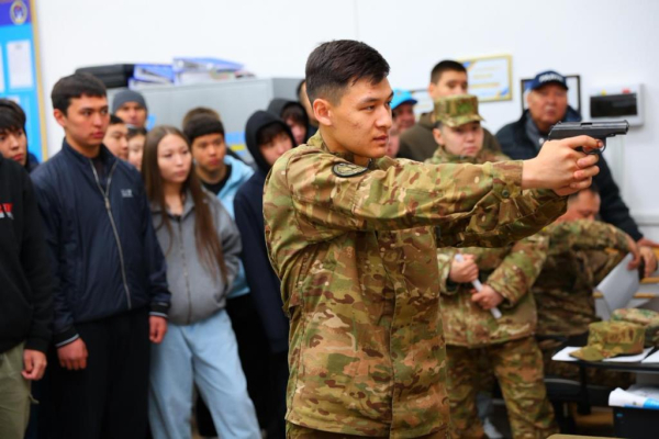 Военный институт в Алматы открыл двери для школьников