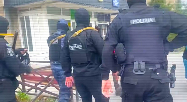 Десятки паспортов и оружие: громкое дело в Шымкенте