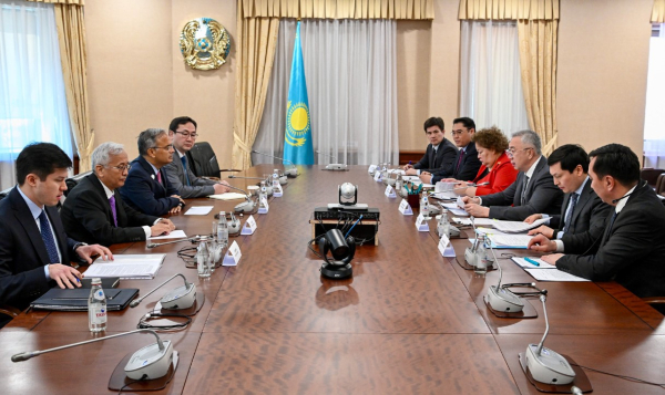 Казахстан открывает новые маршруты торговли в Азию