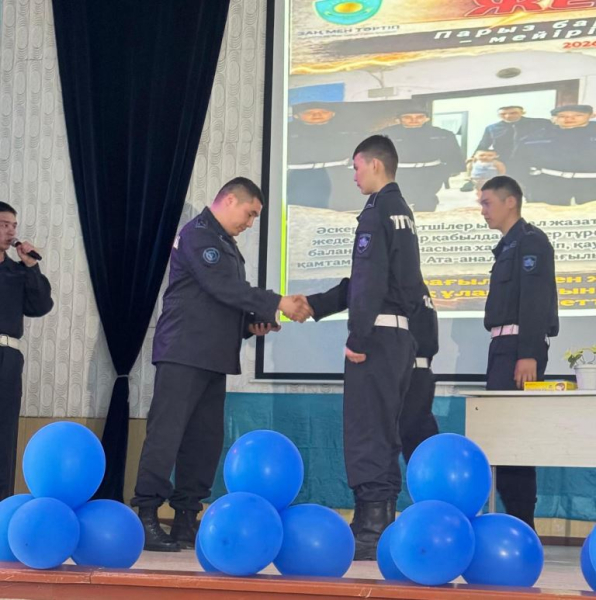 В Семее наградили гвардейцев, предотвративших трагедию с ребенком В Семее наградили гвардейцев, предотвративших трагедию с ребенком