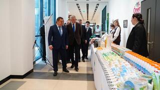 Серик Жумангарин обсудил с фермерами Акмолинской области развитие животноводства и переработки сельхозпродукции Серик Жумангарин обсудил с фермерами Акмолинской области развитие животноводства и переработки сельхозпродукции