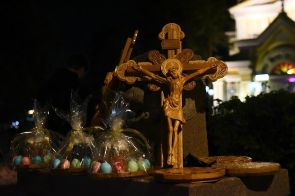 Пасхальная служба состоялась в Вознесенском соборе в Алматы