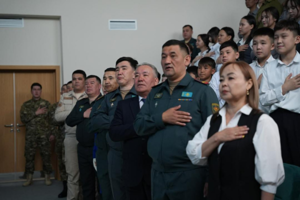 Тысячи школьников и один важный разговор о будущем Тысячи школьников и один важный разговор о будущем