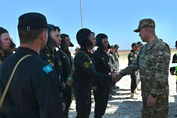 Выстрел с 1800 метров: главком продемонстрировал мастерство