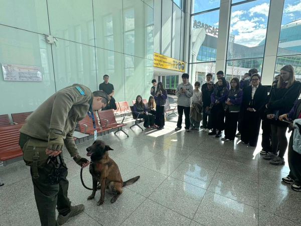 В Астане школьников познакомили с профессиями в авиации
