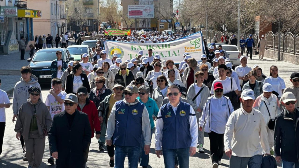 Балхаш отметил 89-летие масштабной экологической акцией