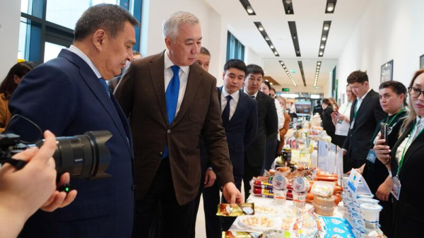 Серик Жумангарин обсудил с фермерами Акмолинской области развитие животноводства и переработки сельхозпродукции Серик Жумангарин обсудил с фермерами Акмолинской области развитие животноводства и переработки сельхозпродукции