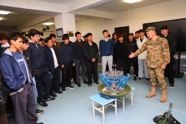 Военный институт в Алматы открыл двери для школьников