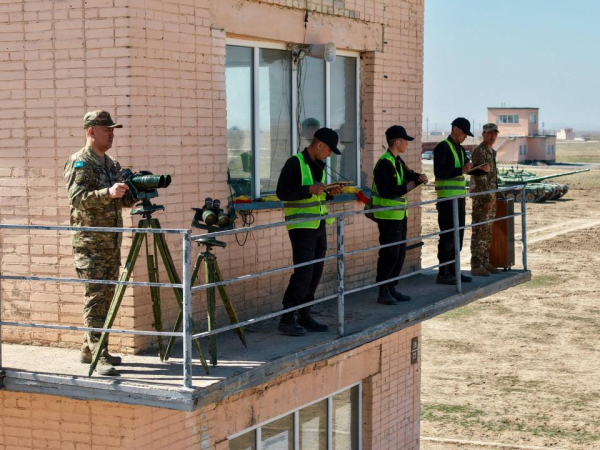 Выстрел с 1800 метров: главком продемонстрировал мастерство