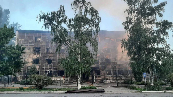 Дети оказались под завалами колледжа после атаки украинских дронов в ЛНР Дети оказались под завалами колледжа после атаки украинских дронов в ЛНР
