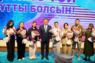 В г. Косшы еще 10 семей получили ключи от квартир В г. Косшы еще 10 семей получили ключи от квартир