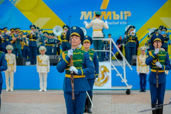 В Астане прошел масштабный плац-концерт ко Дню защитника Отечества