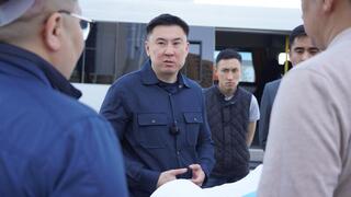 Ануар Кумпекеев встретился с жителями микрорайона Сарыарка 14 Ануар Кумпекеев встретился с жителями микрорайона Сарыарка 14