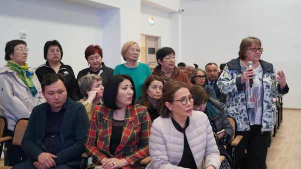 Аким Кокшетау провел отдельные встречи с жителями микрорайонов города Аким Кокшетау провел отдельные встречи с жителями микрорайонов города