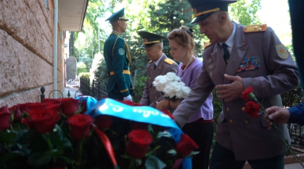 Легендарного генерала Сагадата Нурмагамбетова почтили в Алматы