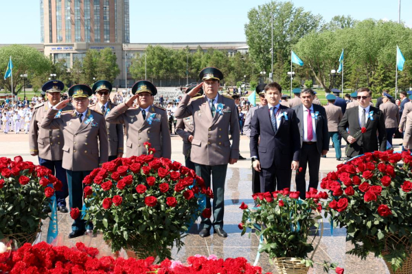В Астане возложили цветы к монументу &laquo;Отан Ана&raquo;