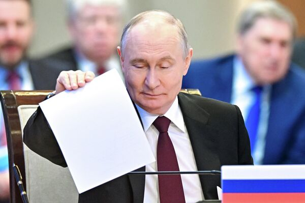 Амурские тигры, закладка "Сириуса" и семь основ дружбы: госвизит Путина в Казахстан - фото