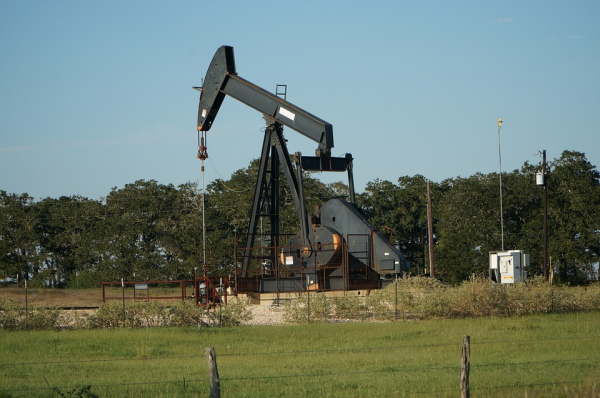 Brent удерживается выше $106 за баррель