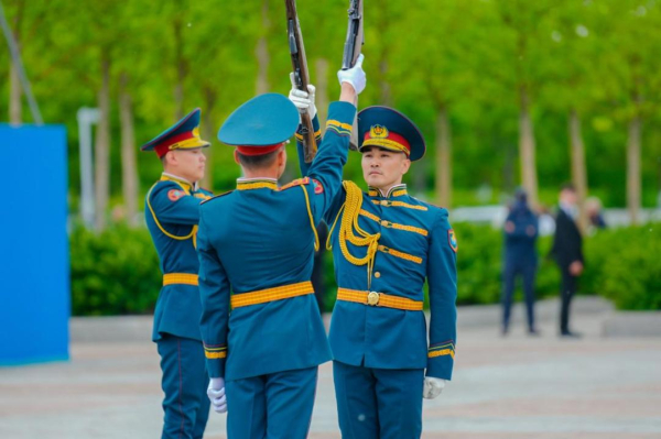 В Астане прошел масштабный плац-концерт ко Дню защитника Отечества