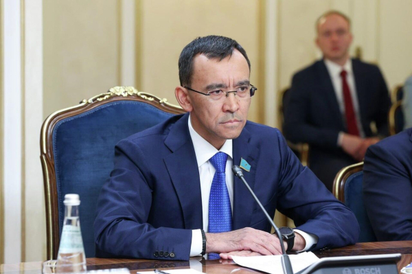 Орден Дружбы вручили спикеру сената Казахстана Маулену Ашимбаеву в России 