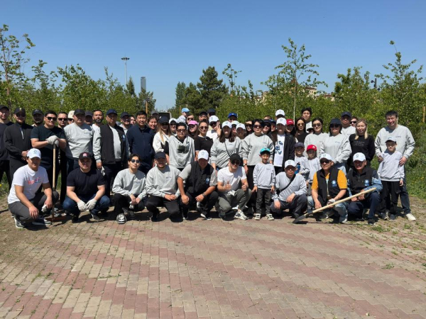 Таза Қазақстан: более 100 тысяч человек вышли на субботник в Астане Таза Қазақстан: более 100 тысяч человек вышли на субботник в Астане