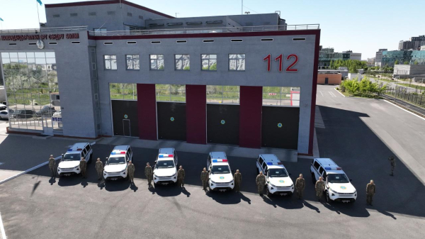 В Астане подразделения МЧС получили новую спасательную технику В Астане подразделения МЧС получили новую спасательную технику