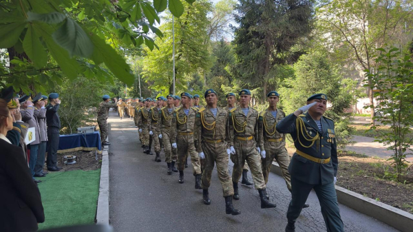 В Алматы почтили первого министра обороны Казахстана