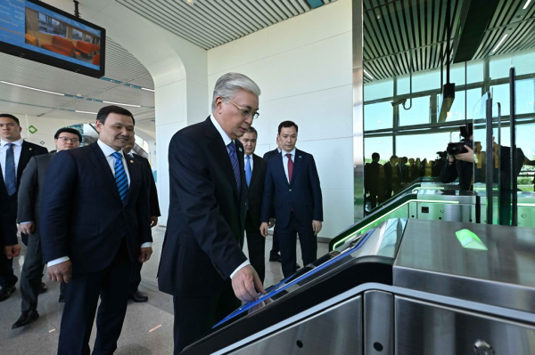 Токаев стал первым пассажиром Astana LRT