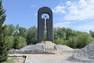 В Семее активно ведется строительство Площади государственных символов В Семее активно ведется строительство Площади государственных символов
