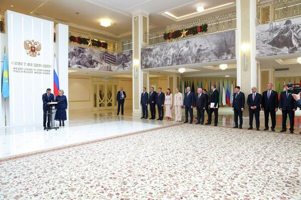 Орден Дружбы вручили спикеру сената Казахстана Маулену Ашимбаеву в России 