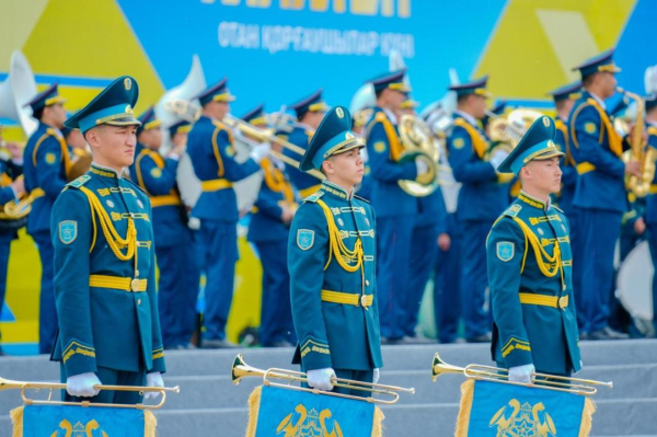 В Астане прошел масштабный плац-концерт ко Дню защитника Отечества