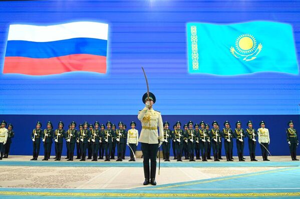 Амурские тигры, закладка "Сириуса" и семь основ дружбы: госвизит Путина в Казахстан - фото