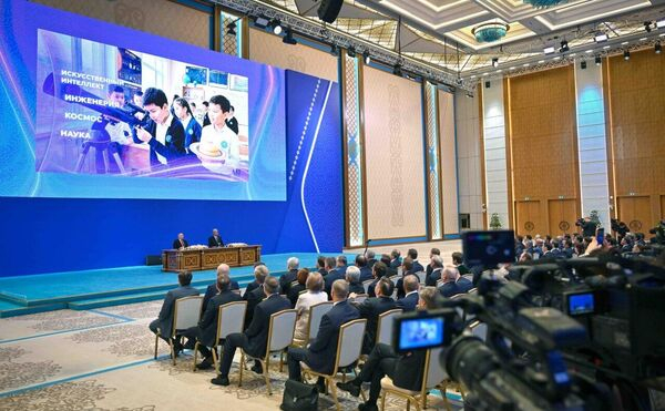 Амурские тигры, закладка "Сириуса" и семь основ дружбы: госвизит Путина в Казахстан - фото