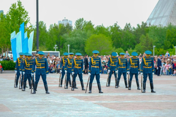 В Астане прошел масштабный плац-концерт ко Дню защитника Отечества