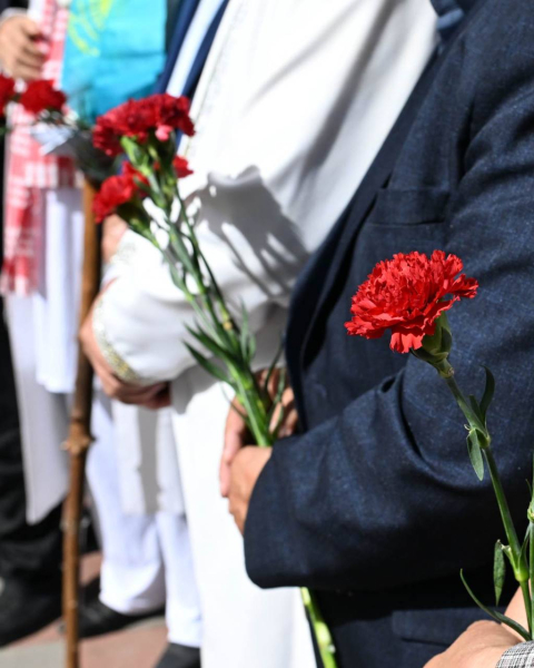 Минутой молчания почтили память жертв политических репрессий и голода в Алматы