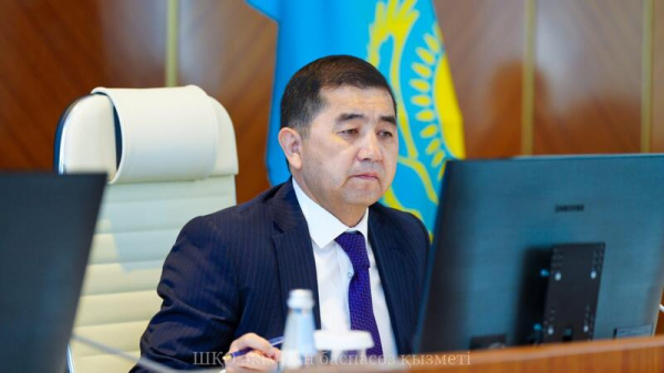 В акимате ВКО рассмотрели вопросы окончания учебного года, летнего отдыха и туризма