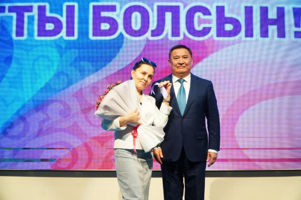 В г. Косшы еще 10 семей получили ключи от квартир В г. Косшы еще 10 семей получили ключи от квартир